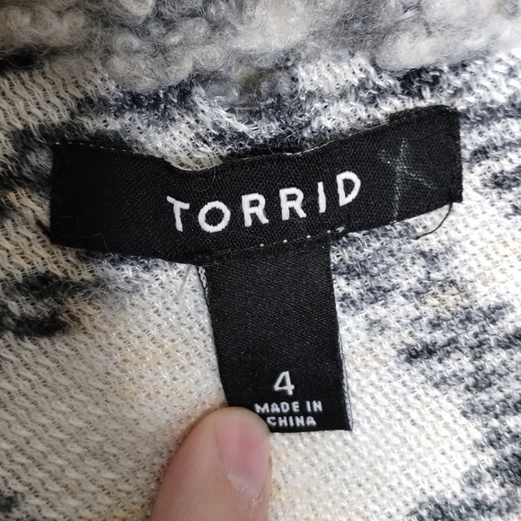 Torrid Sherpa Button Front Plaid Shacket Plus Size 4X - Picture 4 of 6